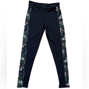S2 Sport Wear Black Leggings With Camo Accents Down The Side Size Large EUC